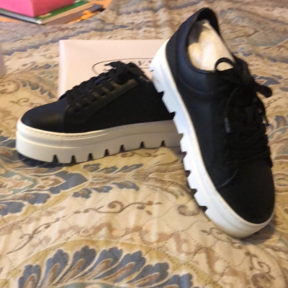 Steve Madden traction sneakers